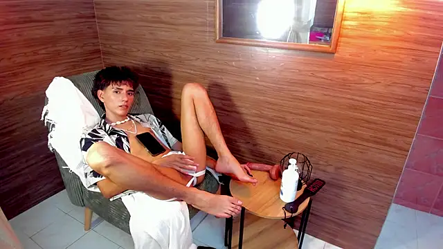 christopher_robin4 Adlı Modelin Canlı XXX Sohbeti
