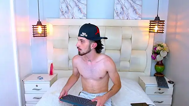 Онлайн чат XXX Lucas_Knight
