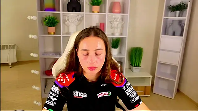 NadinnL Adlı Modelin Canlı XXX Sohbeti