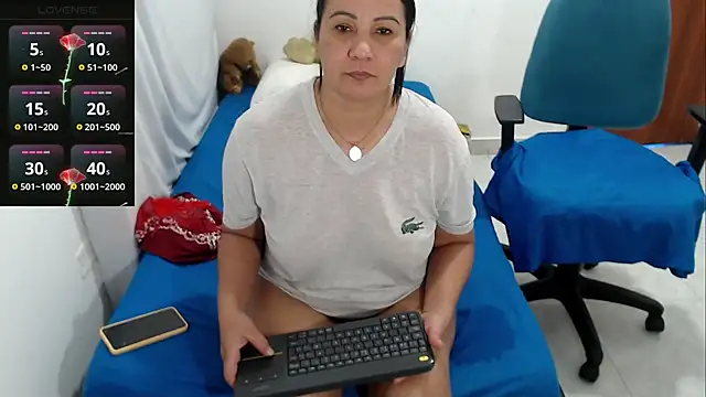LAURA_Foxht Chat XXX in diretta