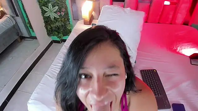 Chat XXX ao vivo de Emilye_rousee