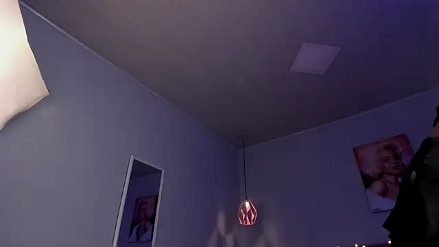 ela_petit's Live XXX Chat