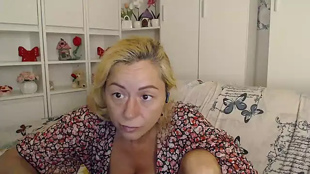 Chat +18 de _karolynesyera_ ao vivo