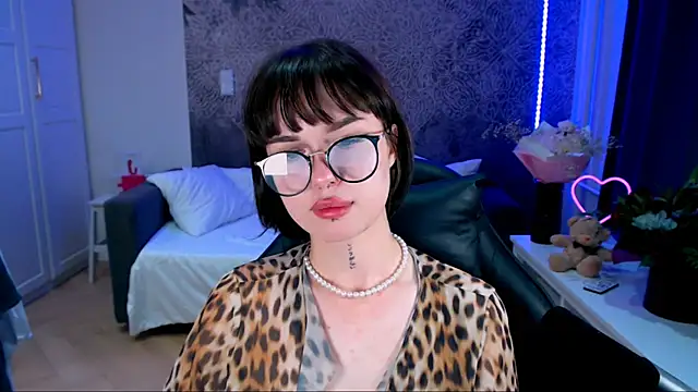 XXX chat uživo modela NonaWhyNot