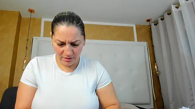 Heidy_milf's Live XXX Chat