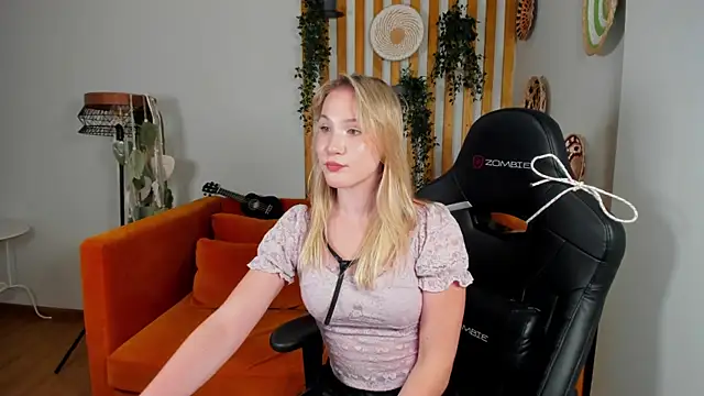 ElaraVoltage's Live XXX Chat