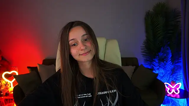 دردشة TinyNatalie الجنسية المباشرة