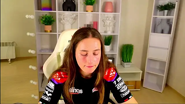NadinnL Adlı Modelin Canlı XXX Sohbeti