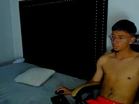 LoganNRose Chat XXX live