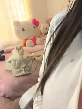 Emmily_19 Live XXX-Chat