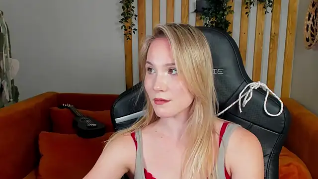 ElaraVoltage Chat XXX in diretta