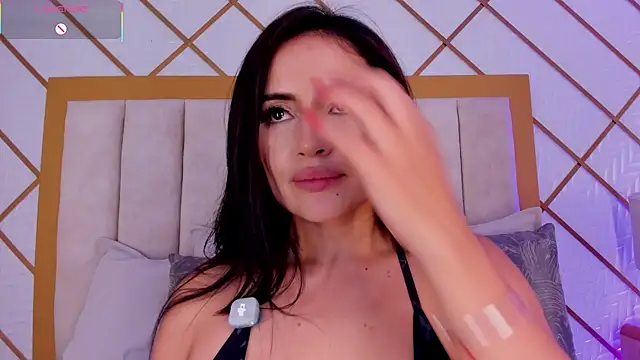 ZaraVesari's Live XXX Chat