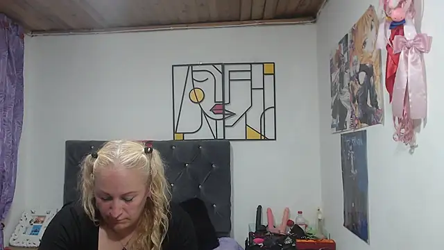 emperabigbootybigass' Live XXX Chat