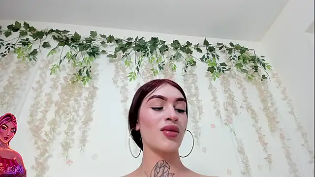 lizz_lunna élő XXX-chatje