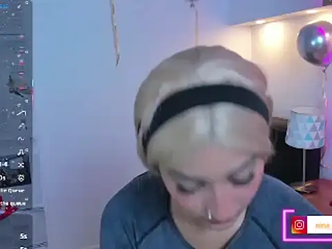 Nina-Mars Chat XXX in diretta