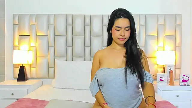 paola_katy_dicks' Live XXX Chat
