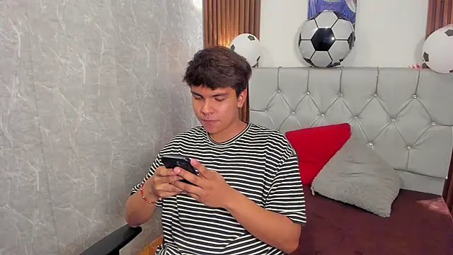 Thiago_KozakのライブXXXチャット