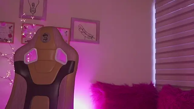 milly_kennern Live XXX chat
