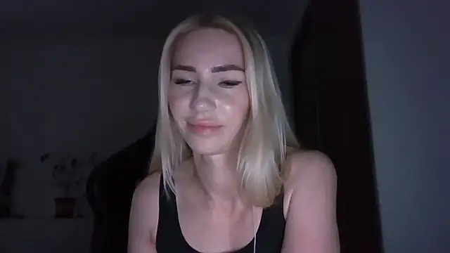 Solariaki's Live XXX Chat