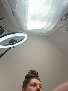 violetaurora95 Adlı Modelin Canlı XXX Sohbeti
