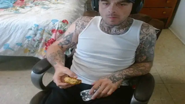 הופעת וובקאם של DADDY_KANE8---