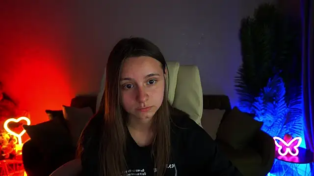دردشة TinyNatalie الجنسية المباشرة