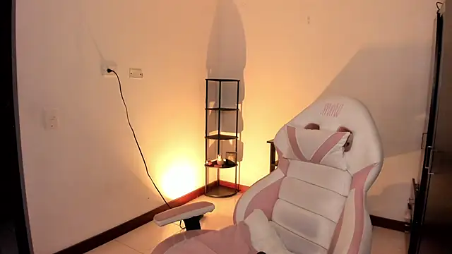EmaTramel1 Adlı Modelin Canlı XXX Sohbeti