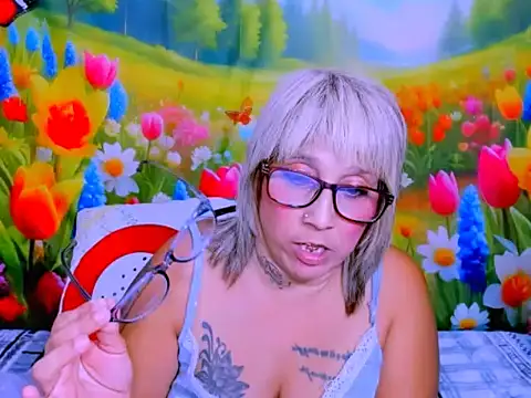 indianroxy's Live XXX Chat