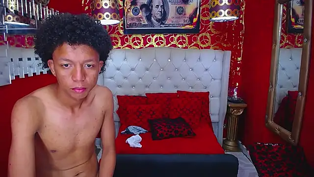 PEINBOYS Adlı Modelin Canlı XXX Sohbeti