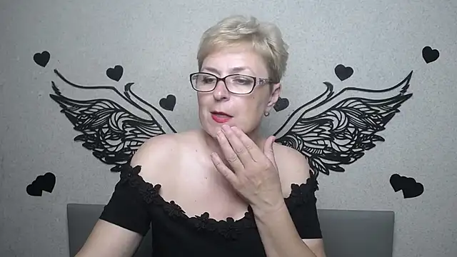 EmiliaGree's Live XXX Chat