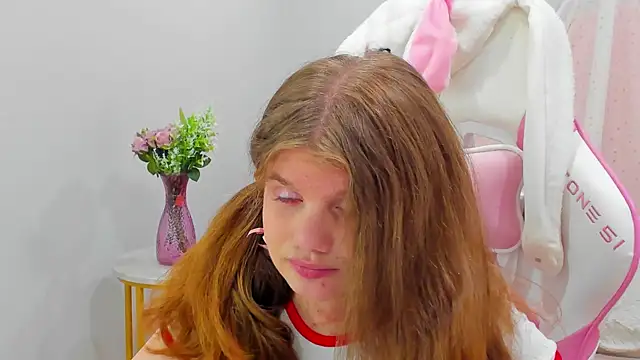 ChloeHalses 即時 XXX 聊天