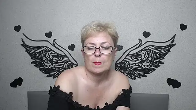 EmiliaGree Adlı Modelin Canlı XXX Sohbeti
