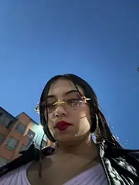 LilacNoir live XXX chat