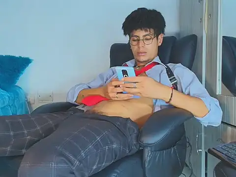 XXX chat uživo modela ThiiagoSaeenz