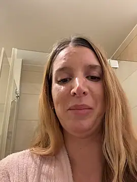 Show modela Ninalynnx na web-kameri
