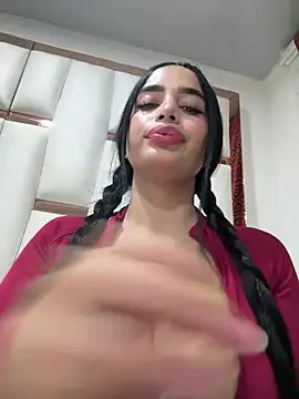 perla_kem_'s Webcam Show