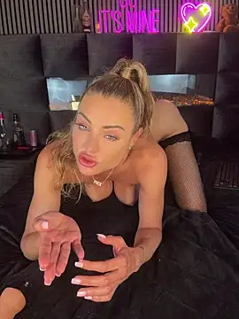 MilaMaaay Live XXX-Chat