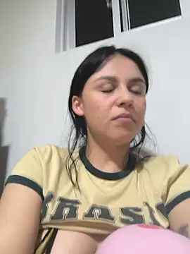 Chatroom XXX en direct de Daniela-rosee