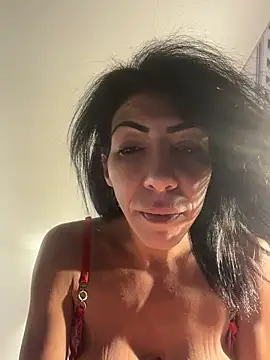 YasmiineeのライブXXXチャット