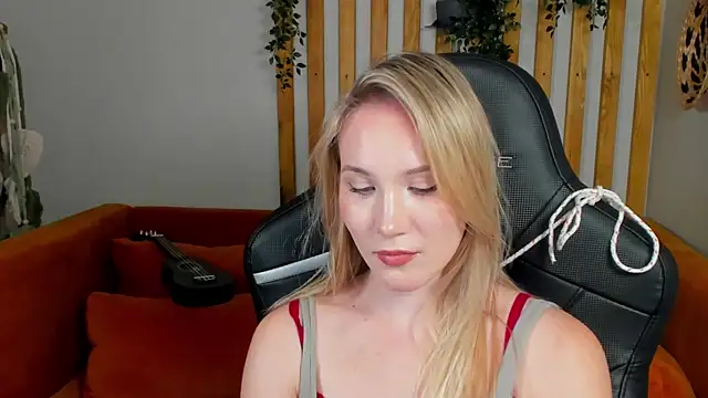 Chat XXX en directo de ElaraVoltage