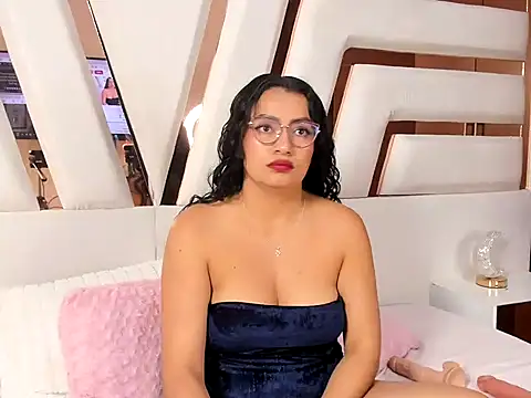 MiaKleinX Chat XXX in diretta