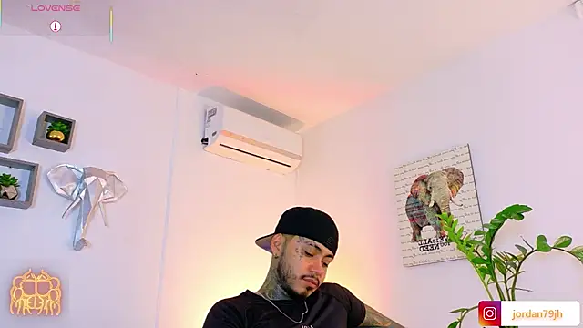 Chatroom XXX en direct de JordanSmiith_