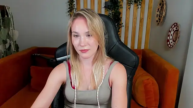 ElaraVoltage's Live XXX Chat