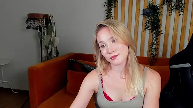 ElaraVoltage's Live XXX Chat