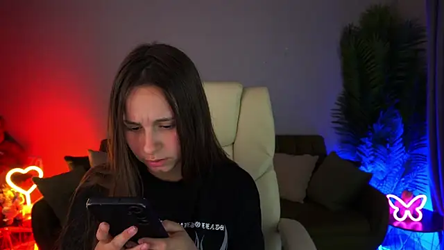 TinyNatalie Chat XXX in diretta