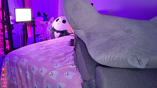 Chat XXX Live Angel-Lewd-Cake