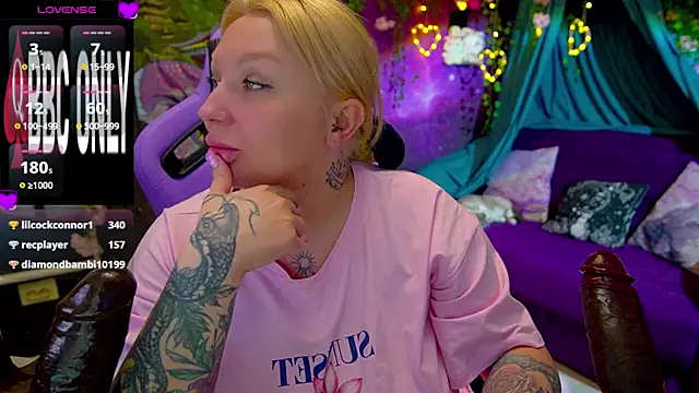 BlackedBarbie: онлайн-секс-чат