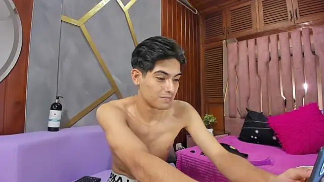 XXX chat uživo modela TaylerCruz