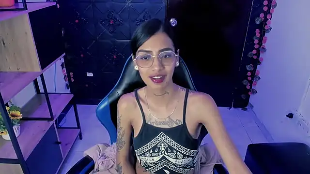 Chat +18 de KarlaSlutSkinny__ ao vivo