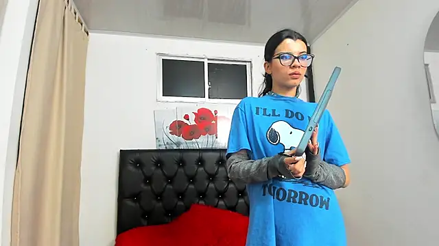 pinky_f00x's Live XXX Chat